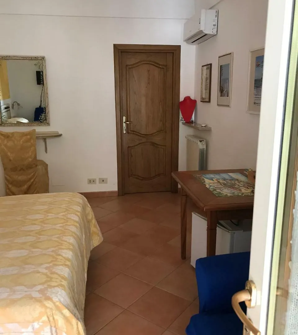 **  La Mammola Bed & Breakfast Positano Italy