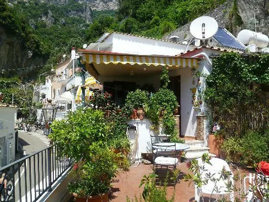 La Mammola Bed & Breakfast Positano 2*,  Italy